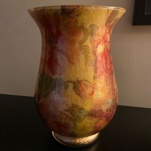 Large vase in gold and flowers 🌸